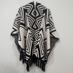 Chicos Poncho Wrap Black White Geometric Chevron Fringe Tassel Knit‎ OS